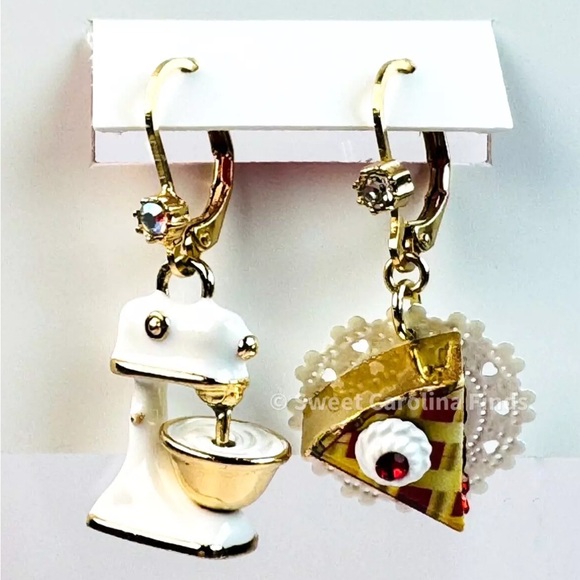 NWT Betsey Johnson Pie and Mixer Earrings - Picture 2 of 5